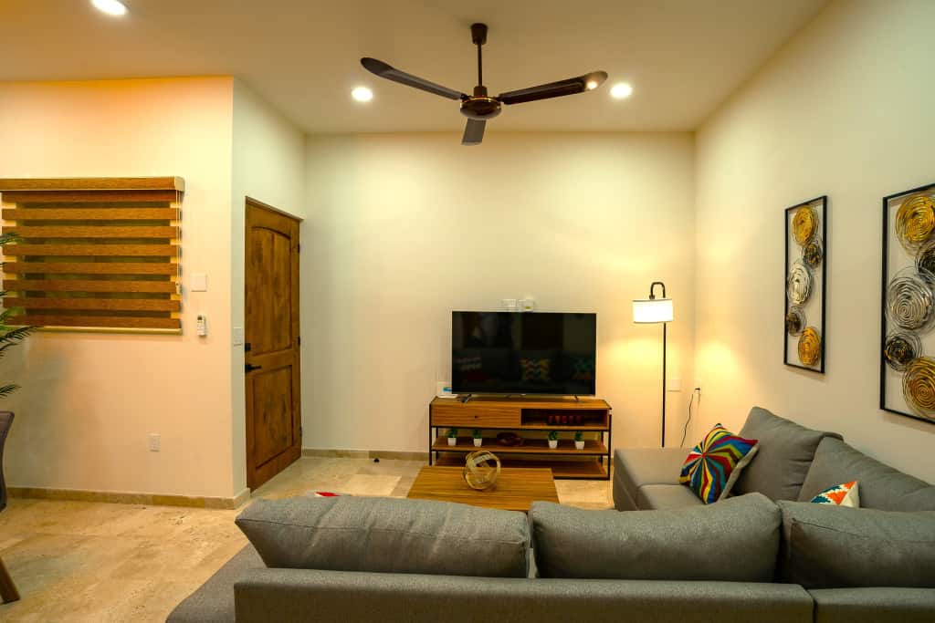 Beautiful 2BR/1Ba downtown Condo with pool 3