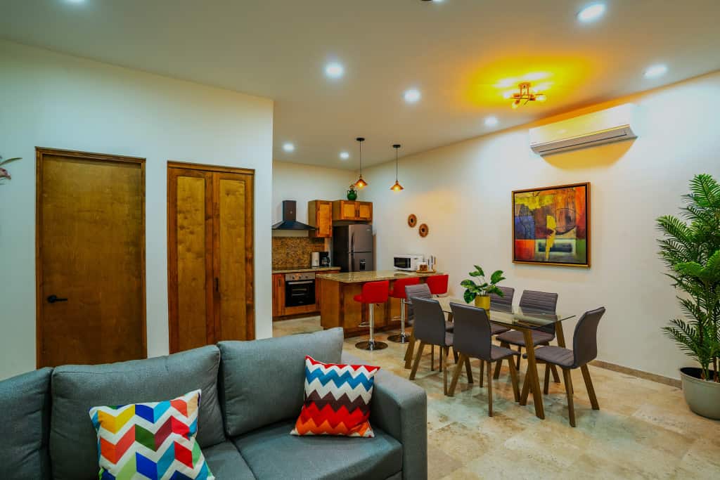 Beautiful 2BR/1Ba downtown Condo with pool 5